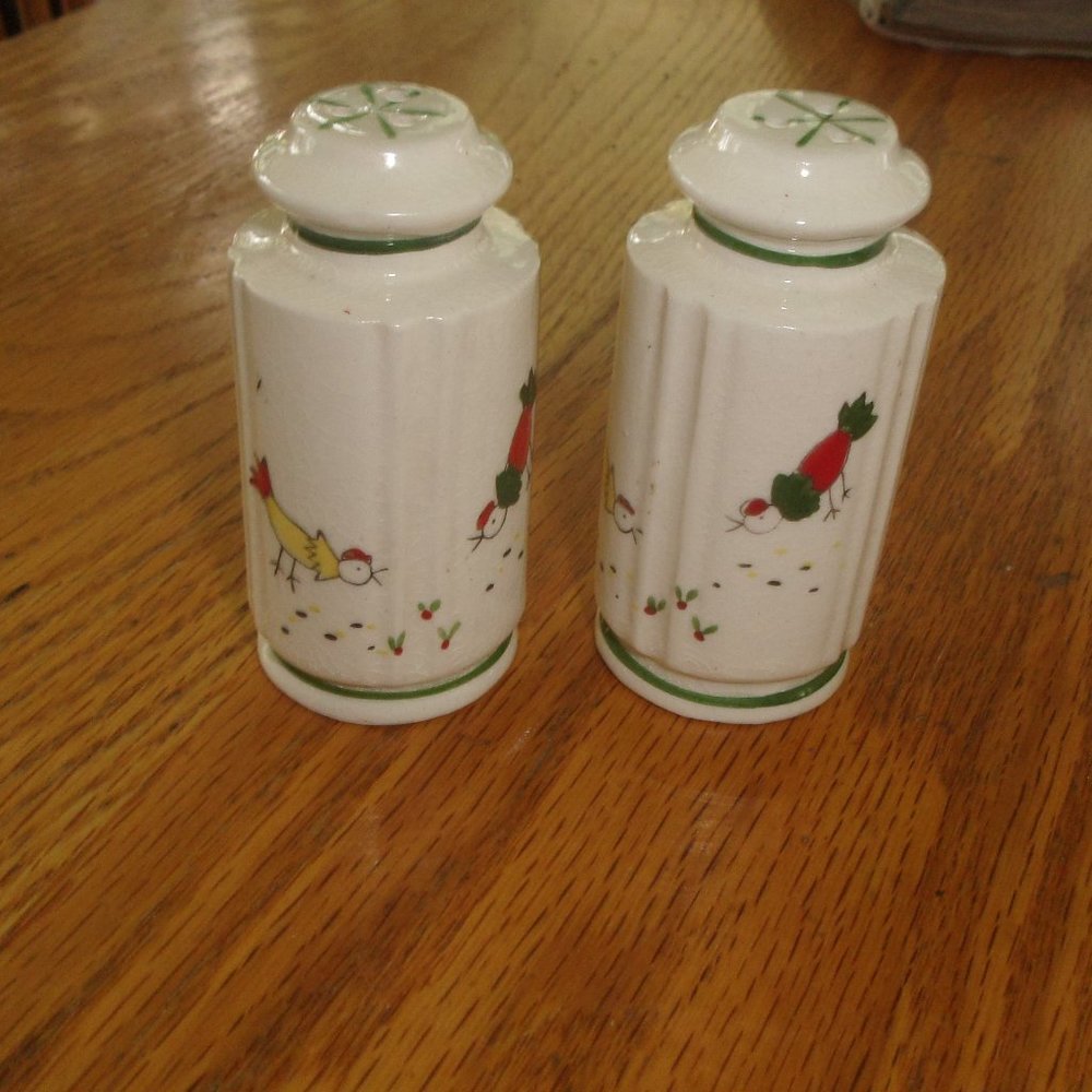 Salt pepper shakers set rooster chicken